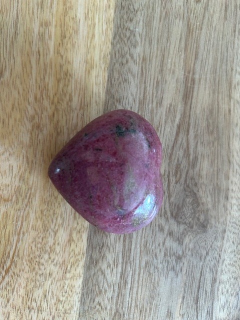 Galet cœur Rhodonite